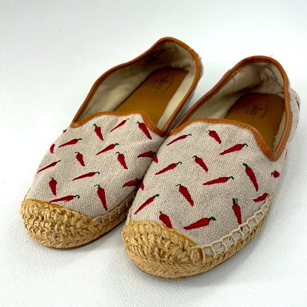 G.H. Bass & Co. Chili Pepper Embroidered Canvas Espadrille,‎ Size 7 Women